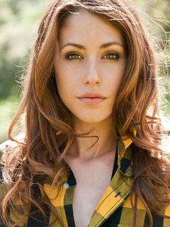 Amanda Crew